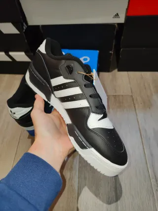 Adidas Rivaley Low Talla 44 sin estrenar
