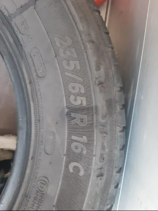 Rueda Michelin Buen Estado. 235/65 R 16 C.