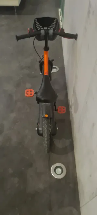 Bicicleta infantil niños naranja con cesta