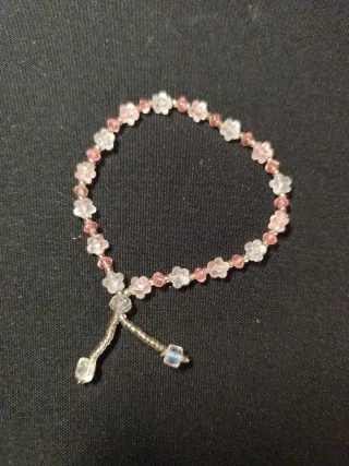 Pulsera de flores rosa y blanca