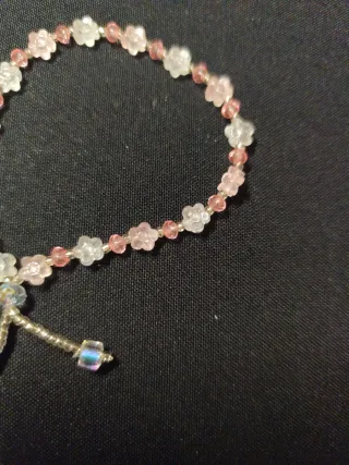 Pulsera de flores rosa y blanca