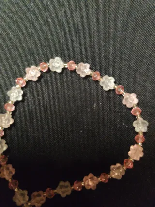Pulsera de flores rosa y blanca