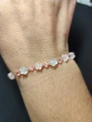 Pulsera de flores rosa y blanca