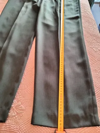 Pantalón de vestir hombre azul verdoso.