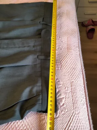 Pantalón de vestir hombre azul verdoso.