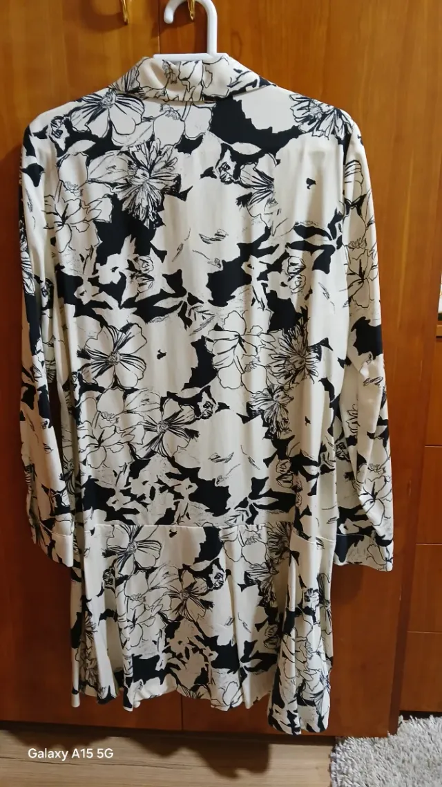 Vestido estampado floral blanco y negro