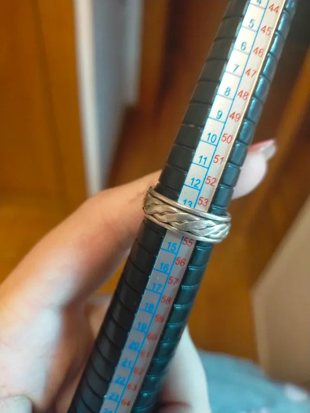 Anello argentato con design intrecciato taglia 14/54