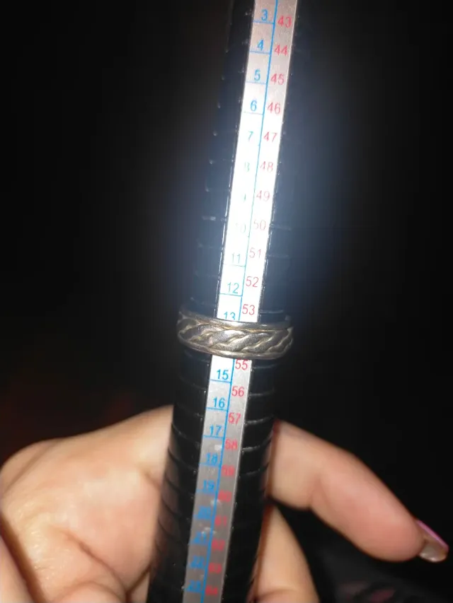 Anello argentato con design intrecciato taglia 14/54