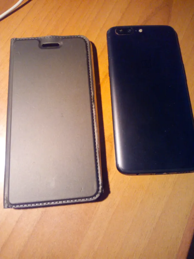 OnePlus 5 nero completo di scatola e accessori