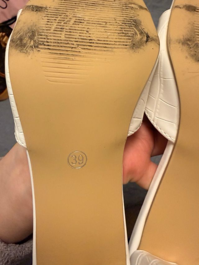 Sandalias blancas tacón cuadrado