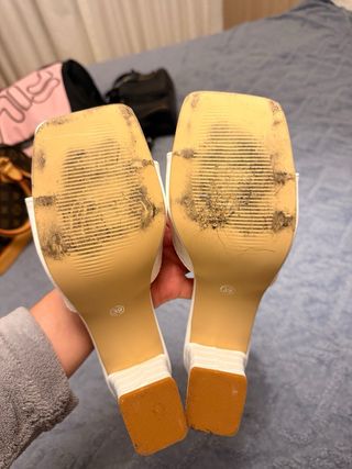 Sandalias blancas tacón cuadrado