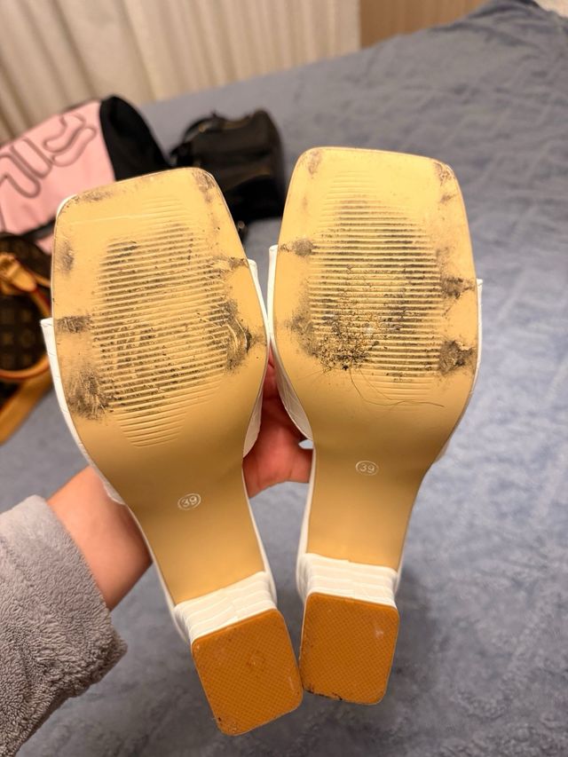 Sandalias blancas tacón cuadrado