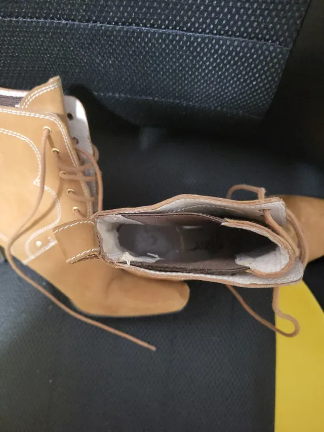 Botines de ante con cordones