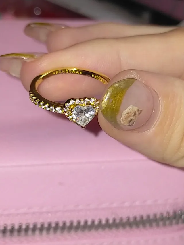 Anello Pandora Cuore Dorato con Zirconi