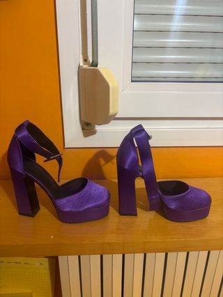 Tacones morados plataforma talla UK 4