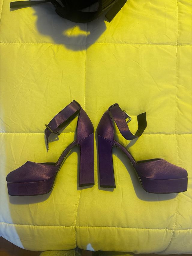Tacones morados plataforma talla UK 4