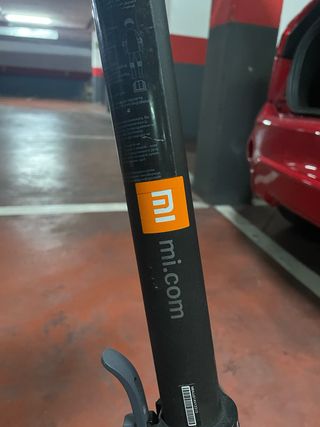 Patinete eléctrico Xiaomi con cargador