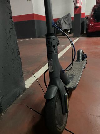 Patinete eléctrico Xiaomi con cargador