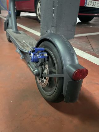 Patinete eléctrico Xiaomi con cargador