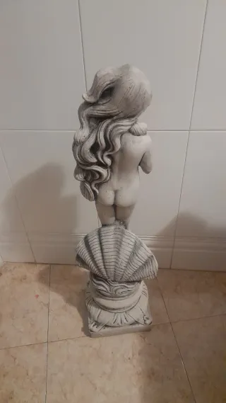 Figura de piedra antigua