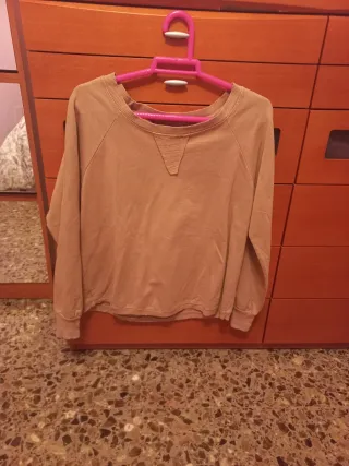 Sudadera beige manga raglán
