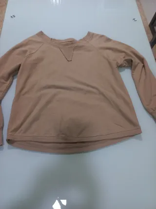 Sudadera beige manga raglán