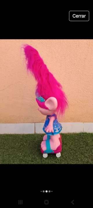 Muñeca Poppy Trolls con Corona y Vestido Azul