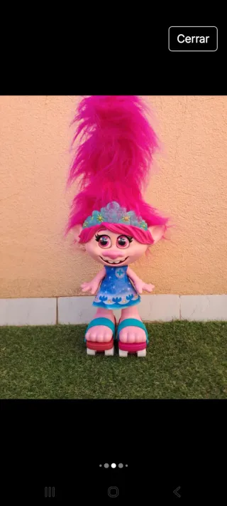 Muñeca Poppy Trolls con Corona y Vestido Azul
