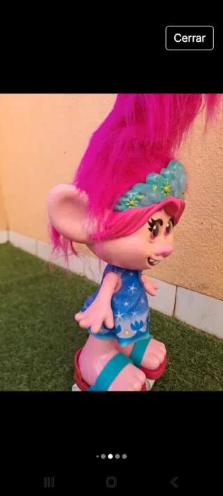 Muñeca Poppy Trolls con Corona y Vestido Azul