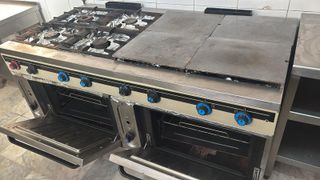 Cocina Industrial 8 Fuegos + 2 Hornos