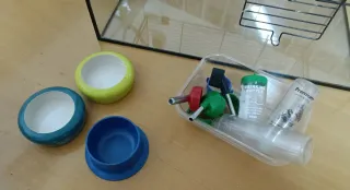 Jaula para roedores con múltiples accesorios