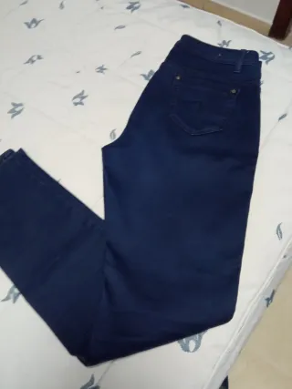 Pantalones vaqueros azul marino