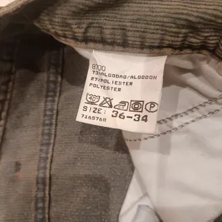 Pantalón de pana Lee, color verde.