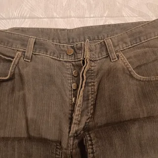 Pantalón de pana Lee, color verde.