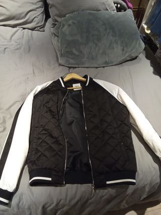 Cazadora Zara Bomber Negra y Blanca Talla L