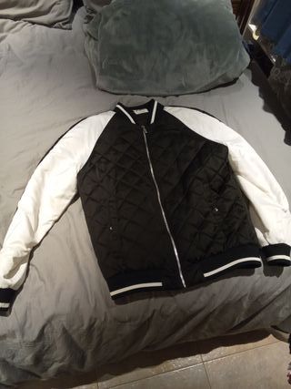 Cazadora Zara Bomber Negra y Blanca Talla L