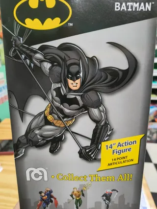 Figura Batman Grande mide 40 centímetros de alto