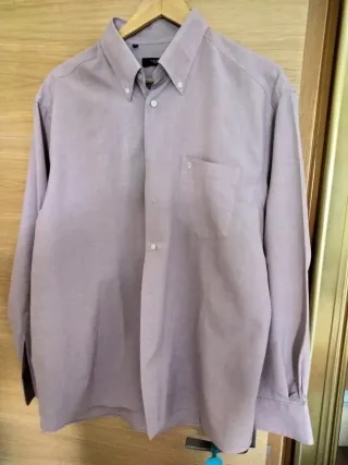 Camisa de vestir caballero morada talla 5.