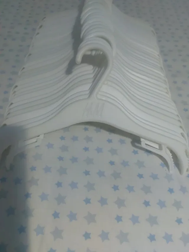 Perchas blancas para bebé (pack) 36 perchas