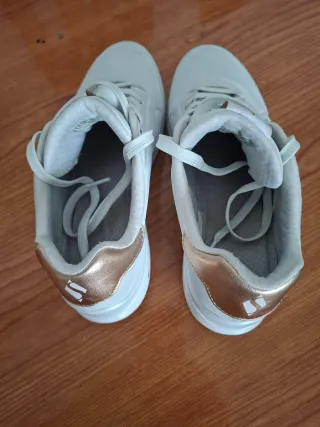 Deportivas Skechers Mujer Blancas y Doradas