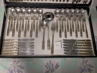 Cubertería de acero inoxidable con baño oro 24 k