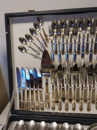 Cubertería de acero inoxidable con baño oro 24 k