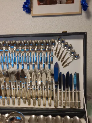 Cubertería de acero inoxidable con baño oro 24 k