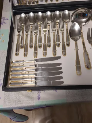 Cubertería de acero inoxidable con baño oro 24 k