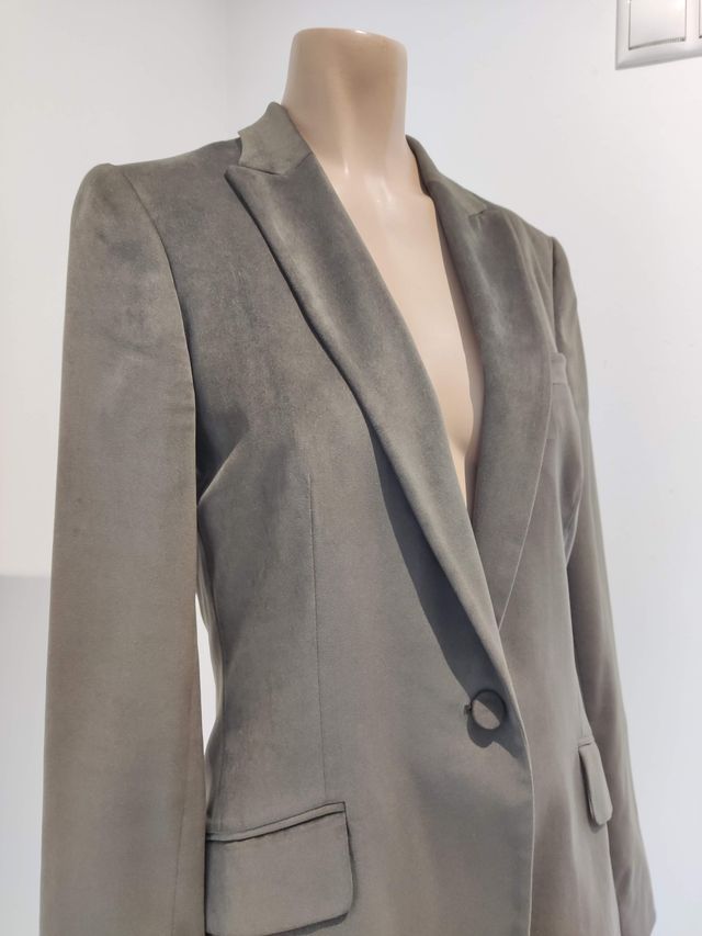 Blazer material tipo melocotón marrón grisáceo