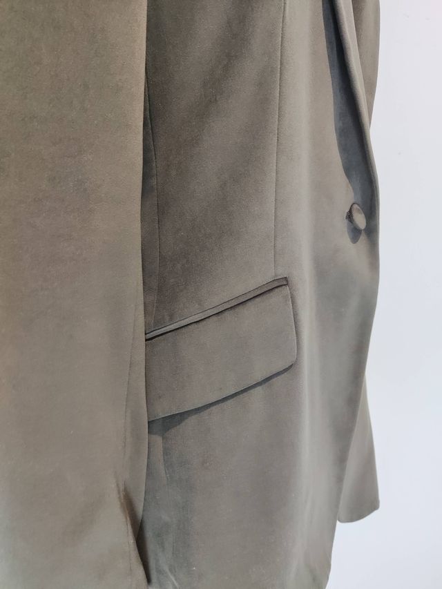 Blazer material tipo melocotón marrón grisáceo