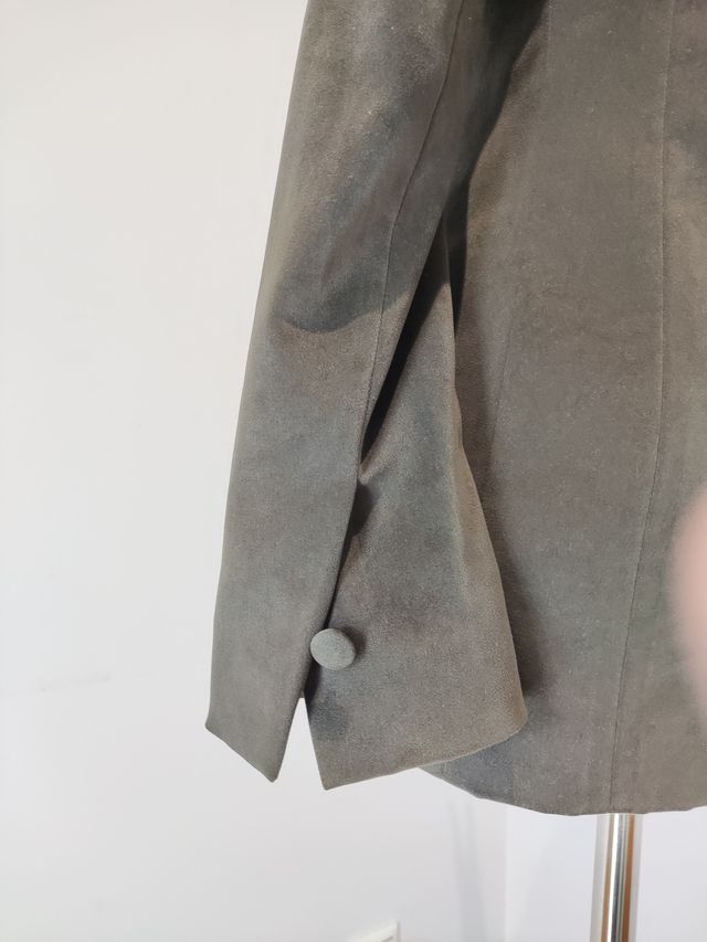 Blazer material tipo melocotón marrón grisáceo