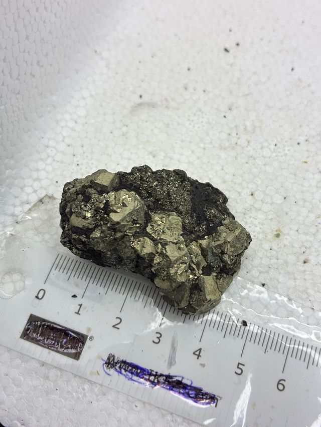 Minerales Pirita y Xilopalo