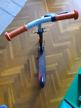 Patinete infantil con freno y luces