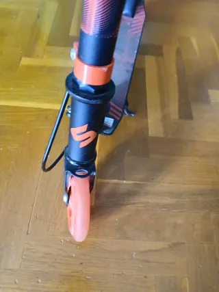 Patinete infantil con freno y luces